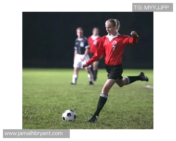 足球王子带领球队逆袭夺冠的传奇故事与成长历程 足球王子带领球队逆袭夺冠的传奇故事与成长历程